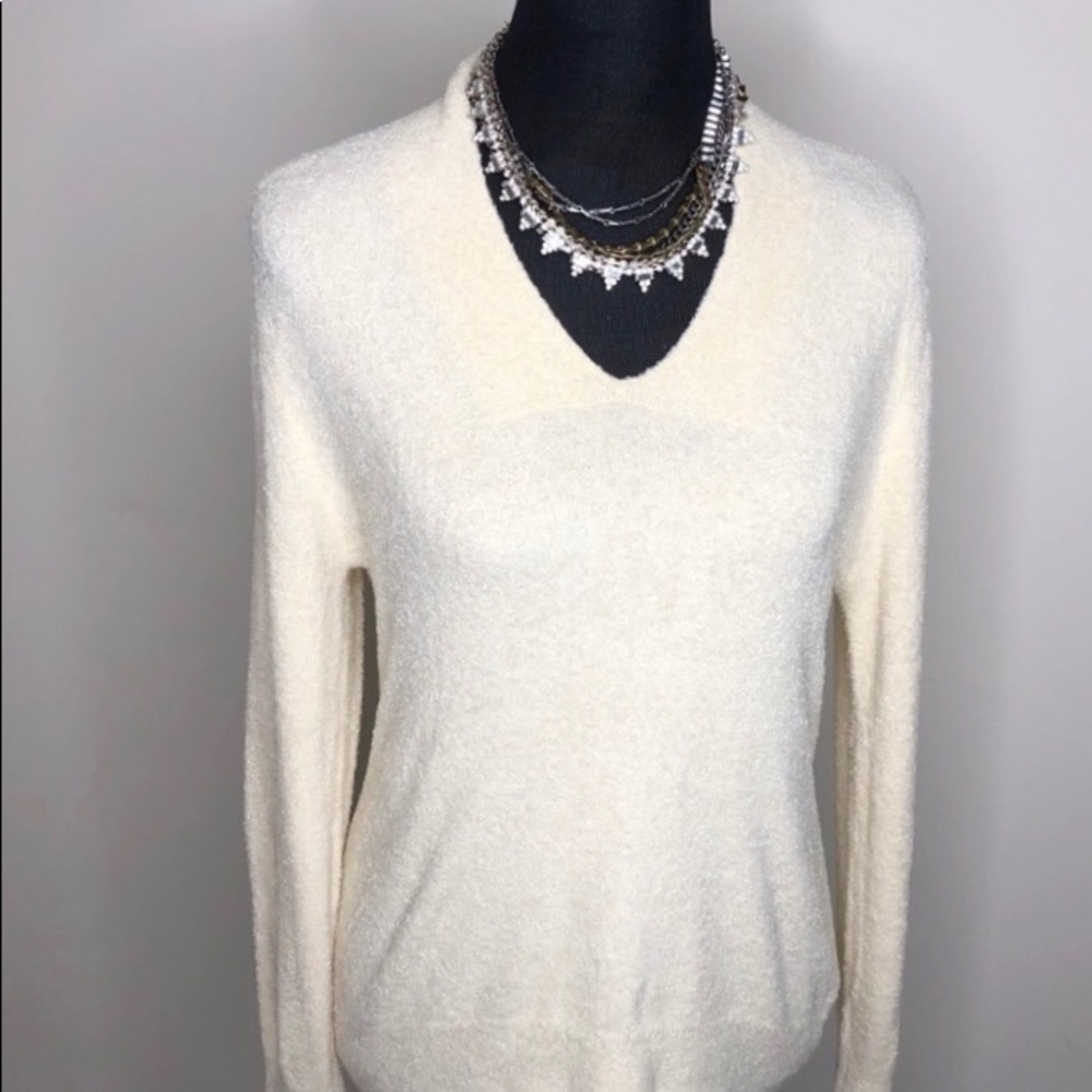 olo Pullover V-neck Sweater